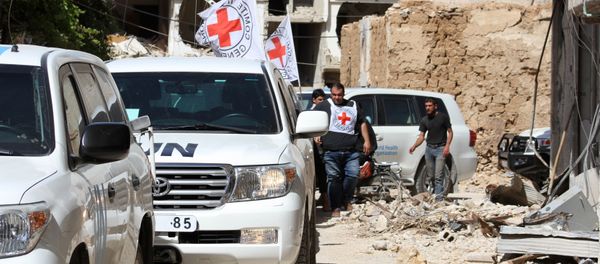 Vehicles of the International Committee of the Red Cross (ICRC) and the United Nations wait on a street after an aid convoy entered the rebel-held Syrian town of Daraya, southwest of the capital Damascus, on June 1, 2016 Vehicles of the International Committee of the Red Cross (ICRC) and the United Nations wait on a street after an aid convoy entered the rebel-held Syrian town of Daraya, southwest of the capital Damascus, on June 1, 2016 - Sputnik International