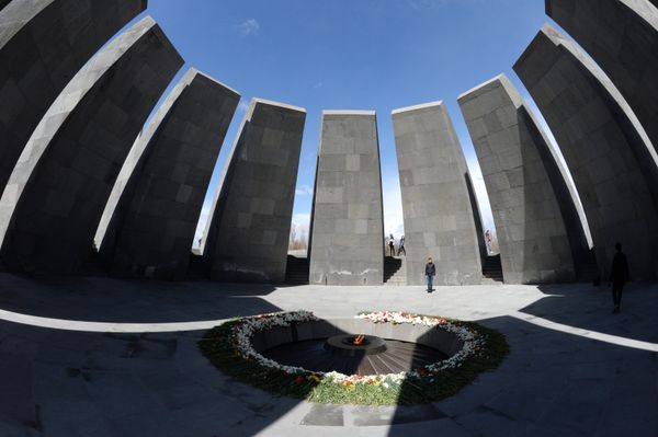 The eternal flame at the Tsitsernakaberd Armenian genocide memorial complex The eternal flame at the Tsitsernakaberd Armenian genocide memorial complex - Sputnik International