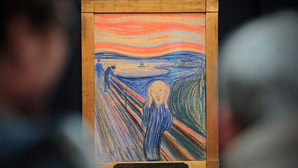 People view the Norwegian artist Edvard Munch's 1895 pastel on board work entitled 'The Scream' at Sotheby's auction house in central London on April 12, 2012 - Sputnik International
