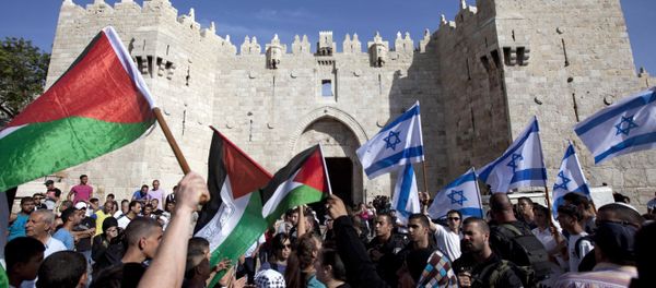 Israelis and Palestinians wave flags Israelis and Palestinians wave flags - Sputnik International