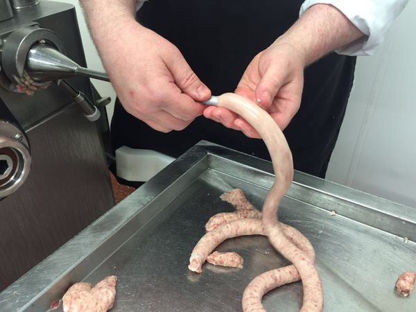 David Patterson making sausages at Yorkes in the Hilltown. - Sputnik International
