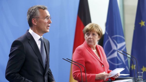 German Chancellor Angela Merkel and NATO Secretary-General Jens Stoltenberg attend a news conference following talks at the Chancellery in Berlin, Germany, June 2, 2016. - Sputnik International