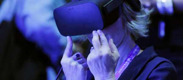 Travel journalists watch a virtual reality presentation given by United Airlines as part of their new international business class dubbed United Polaris in New York, U.S. June 2, 2016 Travel journalists watch a virtual reality presentation given by United Airlines as part of their new international business class dubbed United Polaris in New York, U.S. June 2, 2016 - Sputnik International