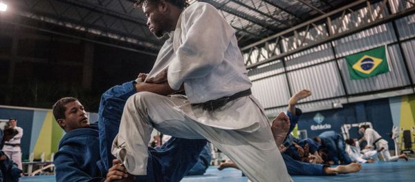 Popole Misenga, 24 (R), a refugee judoka from the Democratic Republic of Congo, during a training at Instituto Reacao in Rio de Janeiro, Brazil, on April 14, 2016. Misenga is a strong candidate for the newly created Refugees Olympic Athletes team for the Rio 2016 Olympic Games - Sputnik International