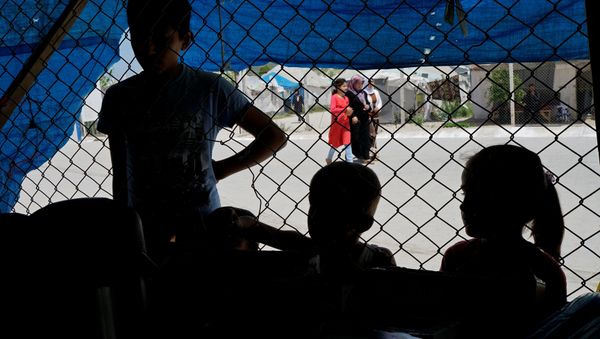 Syrian refugee children shop in a makeshift market at a refugee camp in Osmaniye, Turkey, May 17, 2016. - Sputnik International