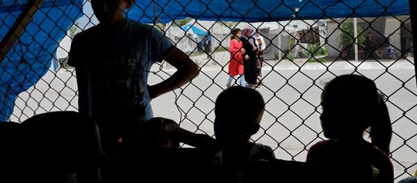 Syrian refugee children shop in a makeshift market at a refugee camp in Osmaniye, Turkey, May 17, 2016. - Sputnik International