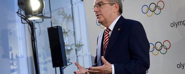 International Olympic Committee president Thomas Bach gestures during a press conference following an IOC executive meeting in Lausanne on June 3, 2016 - Sputnik International