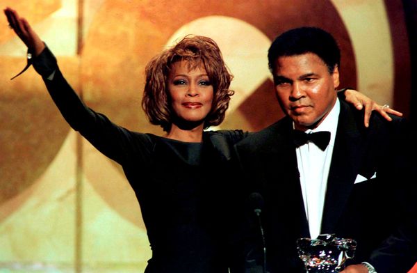 Former boxing great Muhammad Ali is given the Courage Award by singer Whitney Houston at the GQ Men of the Year awards show in New York in this October 21, 1998 file photo - Sputnik International