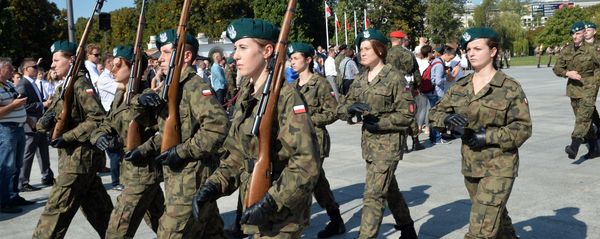 Polish cadets attend a parade in the Polish capital Warsaw to mark the 76th anniversary of the Soviet Union's invasion of Poland during World War II in Warsaw on September 17, 2015 Polish cadets attend a parade in the Polish capital Warsaw to mark the 76th anniversary of the Soviet Union's invasion of Poland during World War II in Warsaw on September 17, 2015 - Sputnik International
