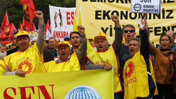 Turkish worker union members gesture during an anti-government, pro-secularism protest on May 28, 2016 in Ankara. Turkish President Recep Tayyip Erdogan on MAy 22 gave his close ally and Transport Minister Binali Yildirim the mandate to form a government as prime minister in a move set to further consolidate the strongman's grip on power. - Sputnik International