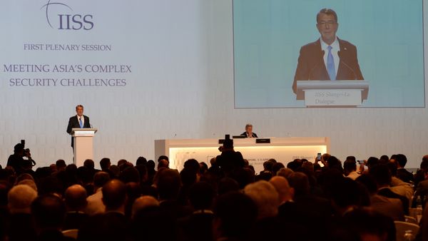 US Secretary of Defense Ashton Carter speaks at the 15th International Institute for Strategic Studies (IISS) Shangri-La Dialogue in Singapore on June 4, 2016 - Sputnik International