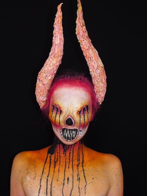Beauty & the Beast: This Girl Will Blow Your Mind With Her Chilling Make-Up Beauty & the Beast: This Girl Will Blow Your Mind With Her Chilling Make-Up - Sputnik International