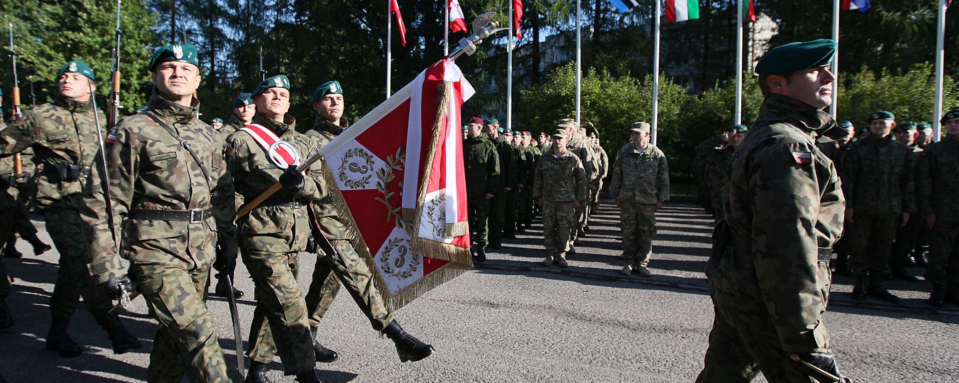 The Honorary Company of the Polish Army walks in front of troops that will take part in major international Anakonda-14 defense exercise during the opening ceremony at the National Defense Academy in Warsaw-Rembertow district, Wednesday, Sept. 24, 2014 The Honorary Company of the Polish Army walks in front of troops that will take part in major international Anakonda-14 defense exercise during the opening ceremony at the National Defense Academy in Warsaw-Rembertow district, Wednesday, Sept. 24, 2014 - Sputnik International, 1920, 20.02.2023