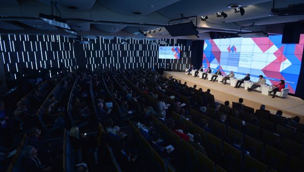 Participants in the session The journalist in the post-mainstream age at the forum The New Era of Journalism: Farewell to Mainstream at the Rossiya Segodnya International Multimedia Press Center - Sputnik International