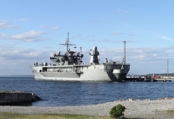 The USS Mount Whitney, the flagship of the US Sixth Fleet, has reached the port of Tallinn, Estonia, to take part in the NATO international military exercise, Baltops (Baltic Operations). - Sputnik International