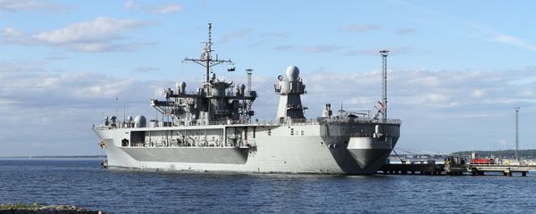 The USS Mount Whitney, the flagship of the US Sixth Fleet The USS Mount Whitney, the flagship of the US Sixth Fleet - Sputnik International