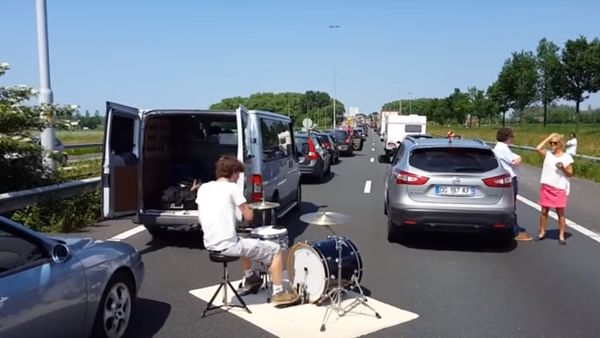 The Best Way to Enjoy Time Stuck in a Traffic Jam - Sputnik International