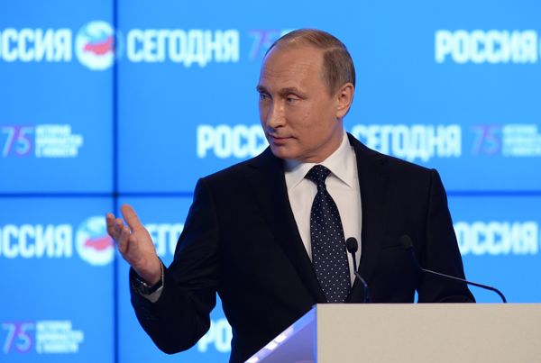 Russian President Vladimir Putin visits the Rossiya Segodnya International Information Agency Russian President Vladimir Putin visits the Rossiya Segodnya International Information Agency - Sputnik International