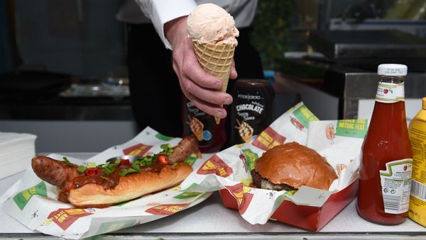 British pub giant launches burger and hot dog flavoured ice creams British pub giant launches burger and hot dog flavoured ice creams - Sputnik International