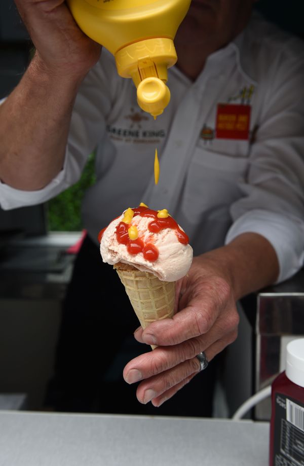 Burger and hot dog are set to replace chocolate and vanilla as the ice cream flavours of choice in British cities this summer. Burger and hot dog are set to replace chocolate and vanilla as the ice cream flavours of choice in British cities this summer. - Sputnik International