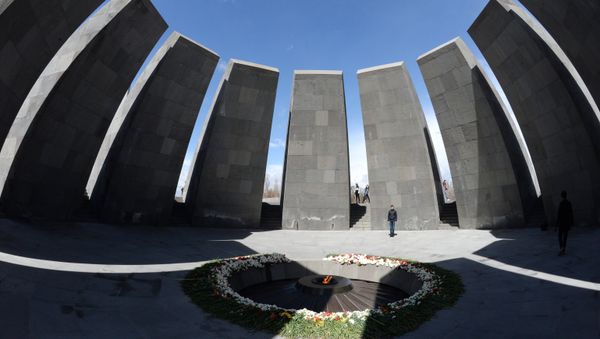 The eternal flame at the Tsitsernakaberd Armenian genocide memorial complex - Sputnik International