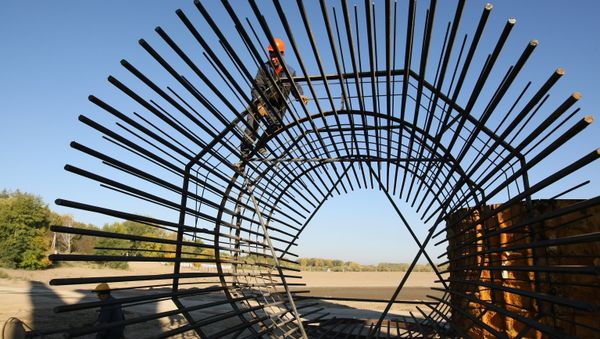 Putting together reinforcement for bridge pillars. File photo Putting together reinforcement for bridge pillars. File photo - Sputnik International