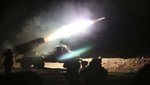 Soldiers from the Syrian army fire a rocket at Islamic State group positions in the province of Raqqa, Syria - Sputnik International