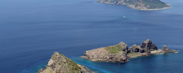 A group of disputed islands, Uotsuri island (top), Minamikojima (bottom) and Kitakojima, known as Senkaku in Japan and Diaoyu in China is seen in the East China Sea (File) A group of disputed islands, Uotsuri island (top), Minamikojima (bottom) and Kitakojima, known as Senkaku in Japan and Diaoyu in China is seen in the East China Sea (File) - Sputnik International
