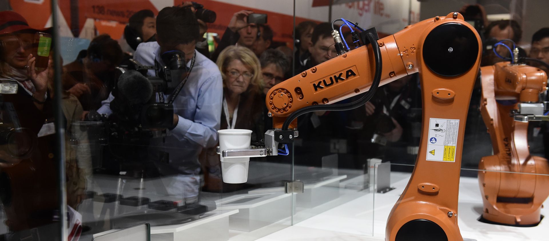 A robot prepares a cup of coffee at the booth of robotics manufacturer KUKA on the eve of the opening of the Hannover Messe (Hanover fair) in Hanover, northern Germany, on April 23, 2016 A robot prepares a cup of coffee at the booth of robotics manufacturer KUKA on the eve of the opening of the Hannover Messe (Hanover fair) in Hanover, northern Germany, on April 23, 2016 - Sputnik International, 1920, 23.12.2020