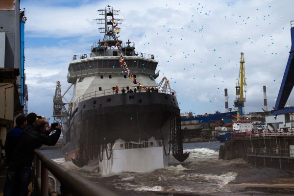 The new generation diesel-electric icebreaker Ilya Muromets being launched into the water from its drydock. - Sputnik International