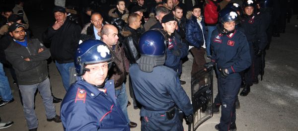 Migrants line up as they wait to be transferred from Rosarno, near Reggio Calabria, to centers for would-be immigrants in Crotone, southern Italy (File) Migrants line up as they wait to be transferred from Rosarno, near Reggio Calabria, to centers for would-be immigrants in Crotone, southern Italy (File) - Sputnik International