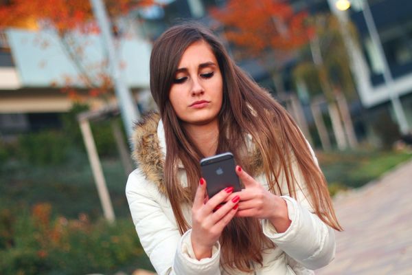 A young girl using her smartphone. - Sputnik International