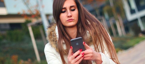A young girl using her smartphone. - Sputnik International