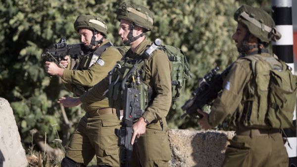 Israeli soldiers stand at a checkpoint near the West Bank city of Nablus, Friday, June 10, 2016, after a Palestinian attempted a stabbing attack. Israeli soldiers stand at a checkpoint near the West Bank city of Nablus, Friday, June 10, 2016, after a Palestinian attempted a stabbing attack. - Sputnik International