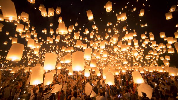 Lanterns are being released up the sky during a celebration prior to the Loy Kratong or floating festival in Chiang Mai province, northern Thailand (File) Lanterns are being released up the sky during a celebration prior to the Loy Kratong or floating festival in Chiang Mai province, northern Thailand (File) - Sputnik International
