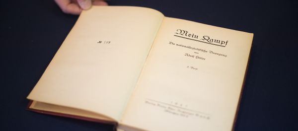A copy of Nazi leader, Adolf Hitler's, political manifesto Mein Kampf, discovered at his Munich apartment and signed by eleven American officers, is on display March 18, 2016 before auction at Alexander Historical Auctions in Chesapeake City, Maryland A copy of Nazi leader, Adolf Hitler's, political manifesto Mein Kampf, discovered at his Munich apartment and signed by eleven American officers, is on display March 18, 2016 before auction at Alexander Historical Auctions in Chesapeake City, Maryland - Sputnik International