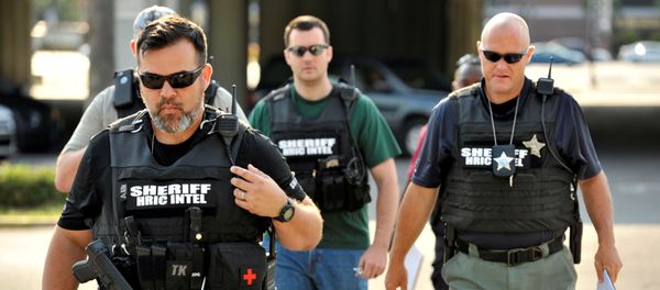 Officers arrive at the Orlando Police Headquarters during the investigation of a shooting at the Pulse nightclub, where people were killed by a gunman, in Orlando, Florida, U.S June 12, 2016 - Sputnik International