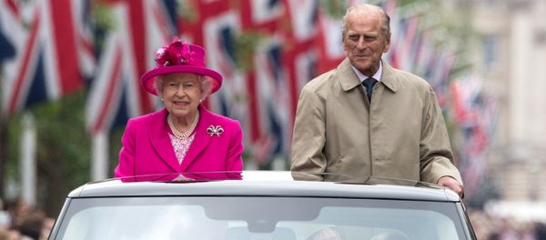Britain's Queen Elizabeth II and Britain's Prince Philip, Duke of Edinburgh are driven along the Mall during the Patron's Lunch. Britain's Queen Elizabeth II and Britain's Prince Philip, Duke of Edinburgh are driven along the Mall during the Patron's Lunch. - Sputnik International