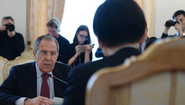 Russian Foreign Minister Sergei Lavrov meets with his South Korean counterpart Yun Byung-se. - Sputnik International