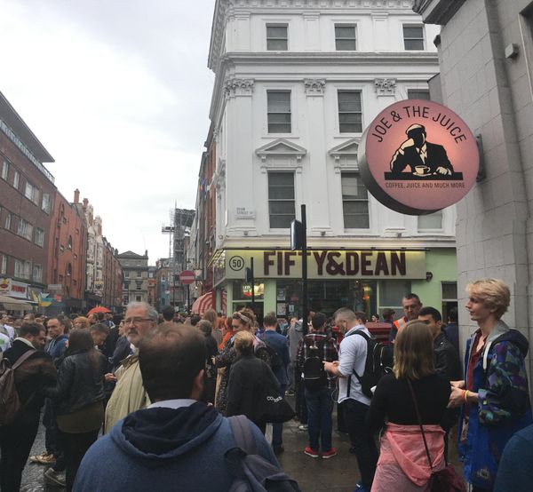 Londoners support victims of Orlando shooting at the Soho vigil Londoners support victims of Orlando shooting at the Soho vigil - Sputnik International