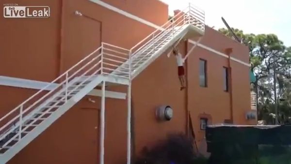 Parkour Attempt Leads to Painful Failure - Sputnik International