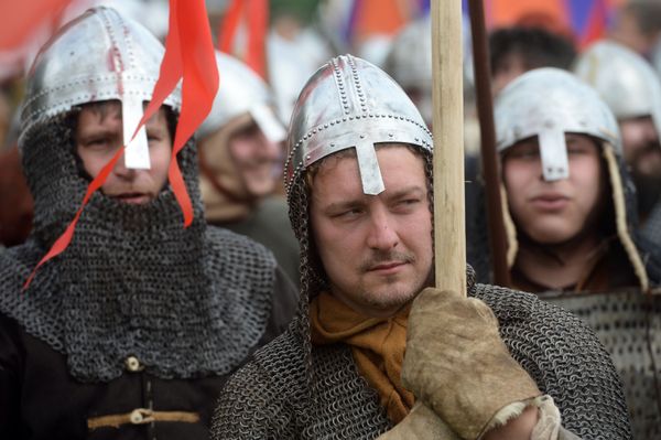 Medieval Warriors Cross Swords at Times and Epochs Festival in Moscow Medieval Warriors Cross Swords at Times and Epochs Festival in Moscow - Sputnik International