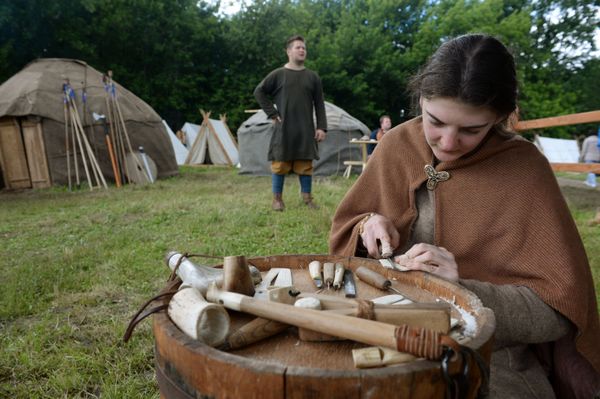 Medieval Warriors Cross Swords at Times and Epochs Festival in Moscow Medieval Warriors Cross Swords at Times and Epochs Festival in Moscow - Sputnik International