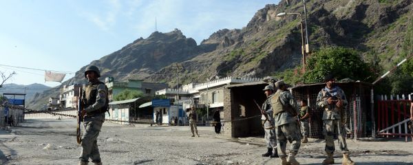 Afghan border police stand guard near the Torkham crossing between Afghanistan and Pakistan in Nangarhar province on May 12, 2016. Afghan border police stand guard near the Torkham crossing between Afghanistan and Pakistan in Nangarhar province on May 12, 2016. - Sputnik International
