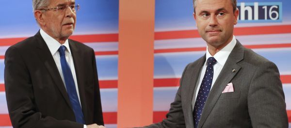 Presidential candidates Norbert Hofer of the Freedom Party (FPO) and Alexander Van der Bellen (L) who is supported by the Greens party, shake hands before a TV debate. Presidential candidates Norbert Hofer of the Freedom Party (FPO) and Alexander Van der Bellen (L) who is supported by the Greens party, shake hands before a TV debate. - Sputnik International