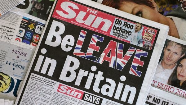 An arrangement of newspapers pictured in London on June 14, 2016 shows the front page of the Sun daily newspaper with a headline urging readers to vote 'Leave' in the June 23 EU referendum. - Sputnik International