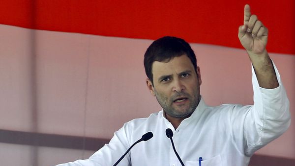 India's Congress party vice president Rahul Gandhi gestures during an address at a farmers' rally at Ramlila ground in New Delhi. (File) - Sputnik International