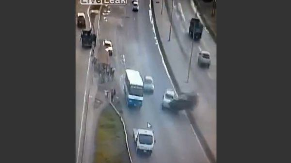 Horrible Flying Jeep Crash - Sputnik International