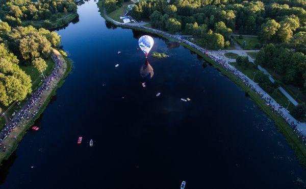 Heavenly Beautiful: Dozens of Varicolored Aerostats Paint Sky Above Russia - Sputnik International