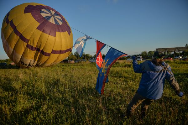 Heavenly Beautiful: Dozens of Varicolored Aerostats Paint Sky Above Russia - Sputnik International